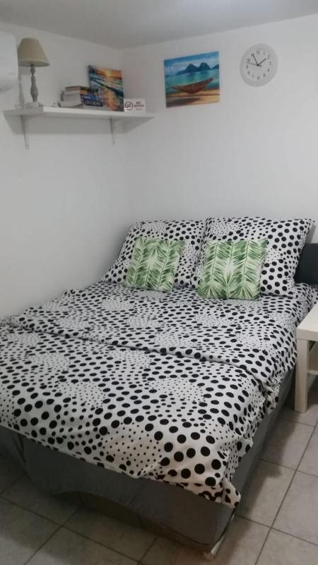 Small Double Room image 2