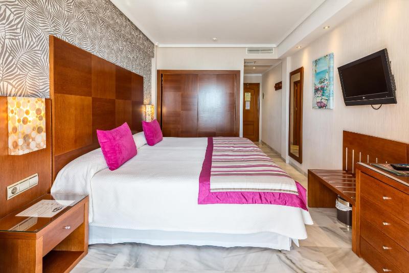 Double Room with Sea View and Balcony image 3