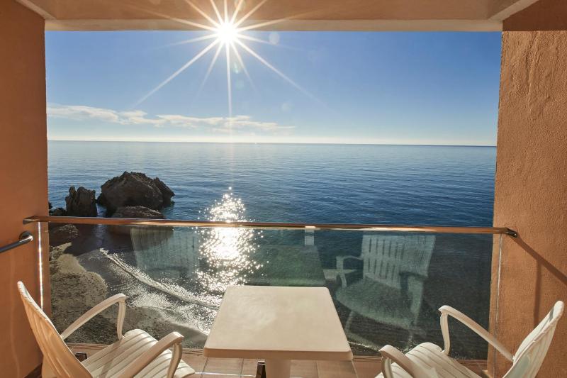 Junior Suite with Sea View and Balcony image 1