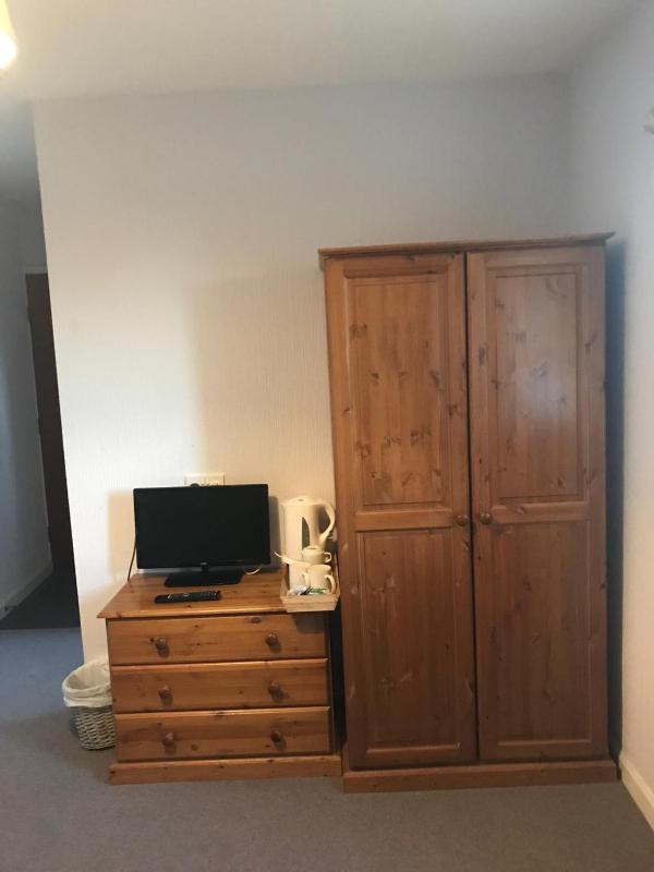 Twin Room with Shower image 3