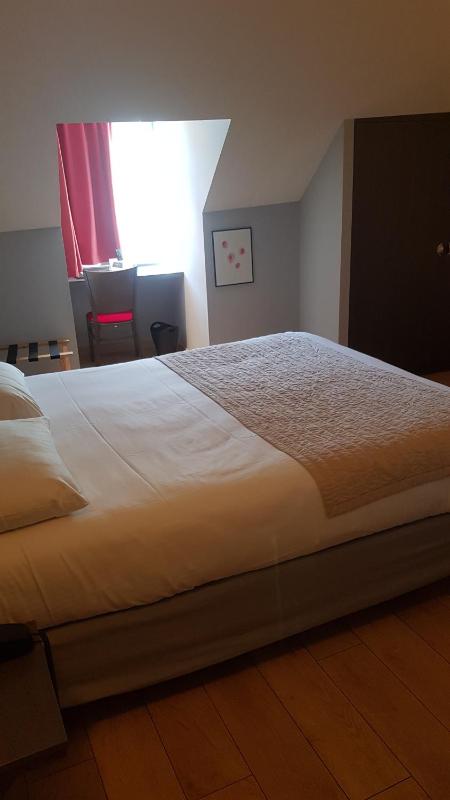 Triple Room with Private Bathroom image 3
