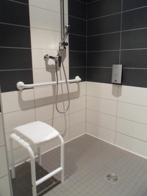 Twin Room with Private Bathroom image 2