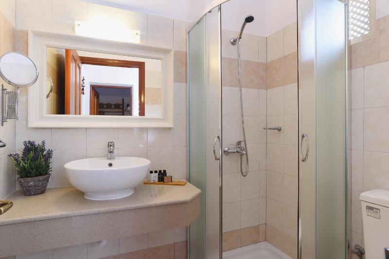 Suite with Sea View image 2