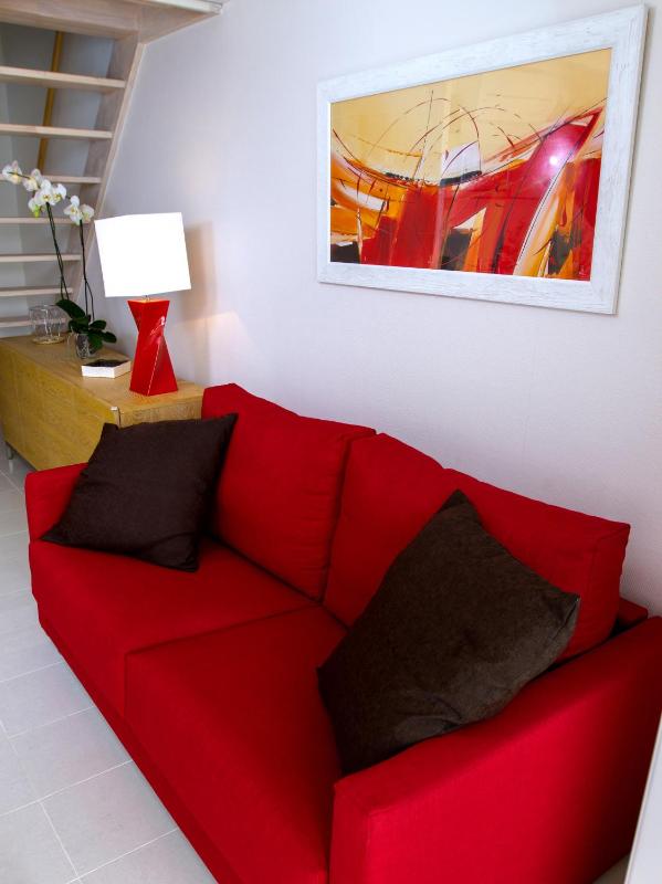 Duplex apartment - indoor garden view or backyard square view  image 3