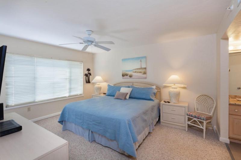 One-Bedroom Apartment image 3