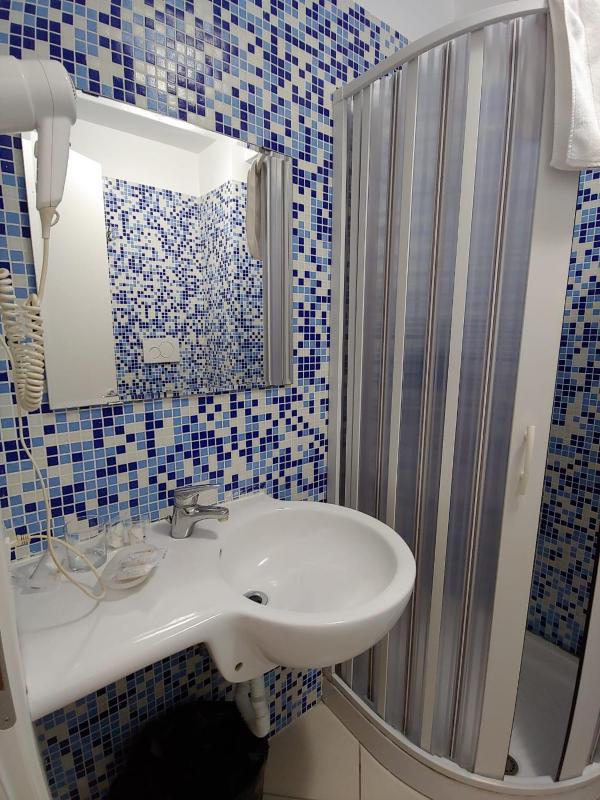 Double Room - Basement image 2