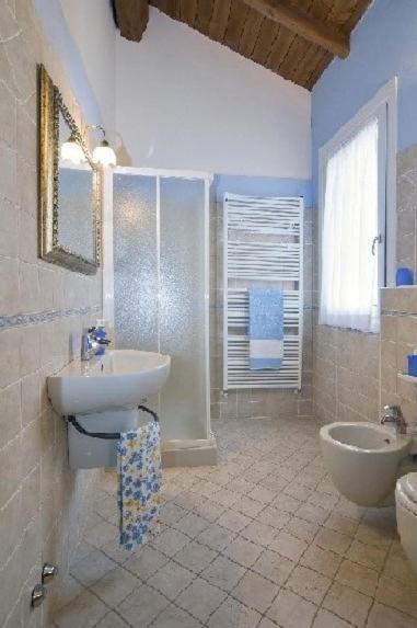 Double Room image 3