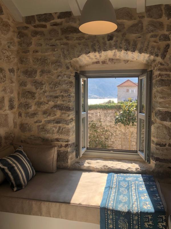 Studio with Pool View image 3