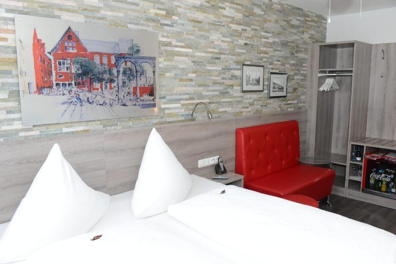 Double Room image 3