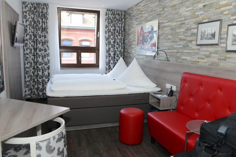 Double Room image 2