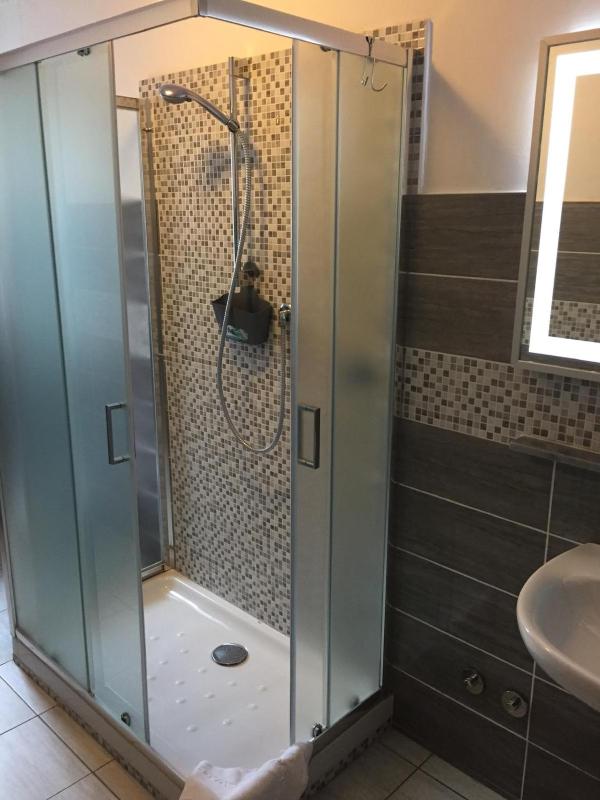Double or Twin Room with Private External Bathroom image 3