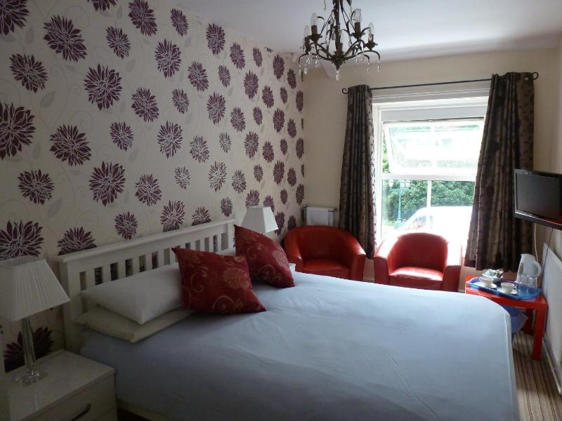 Double Room with Private Bathroom (in corridor) image 1