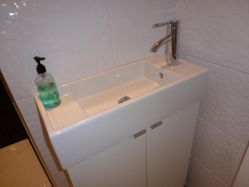 Deluxe Twin Room image 3
