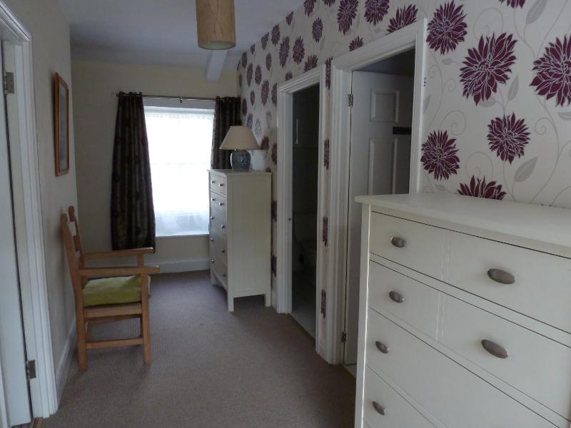 Double Room with Private Bathroom (in corridor) image 4