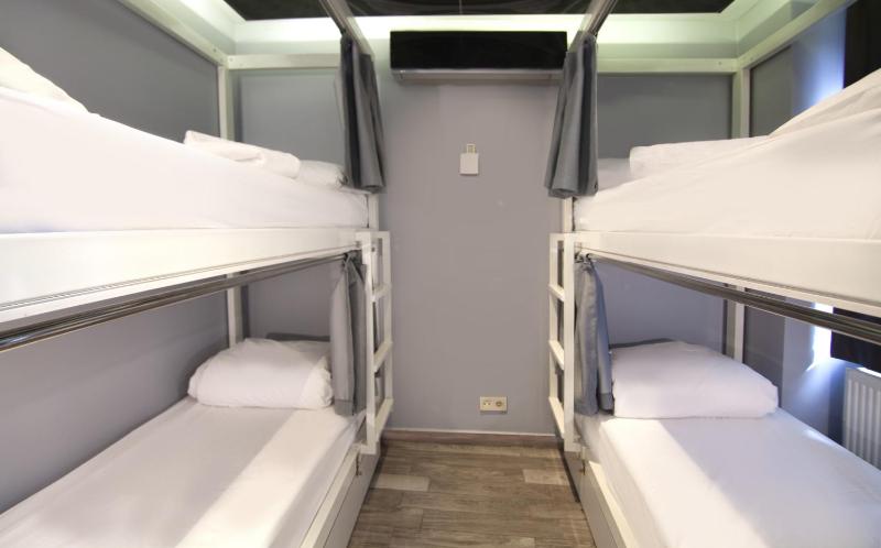 4-Bed Mixed Dormitory Room image 2