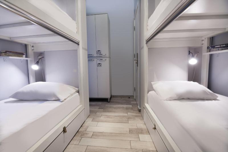 4-Bed Mixed Dormitory Room image 4