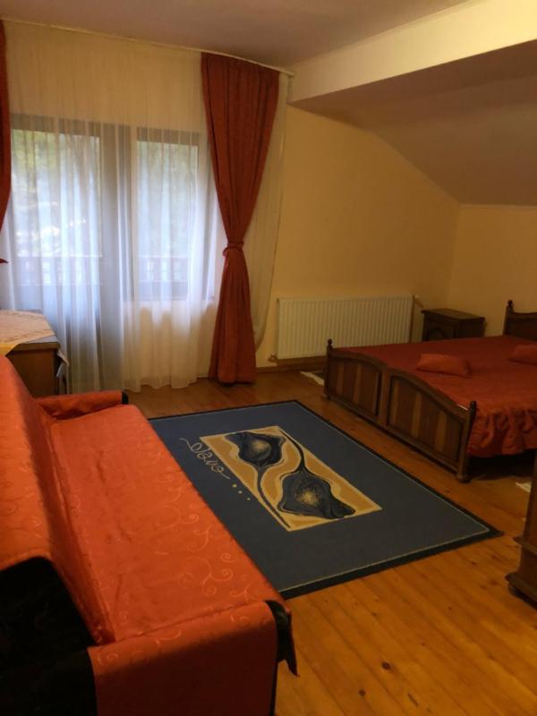 Family Room image 2