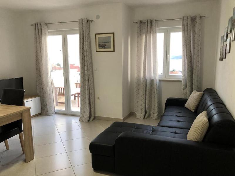 One-Bedroom Apartment with Terrace and Sea View image 1