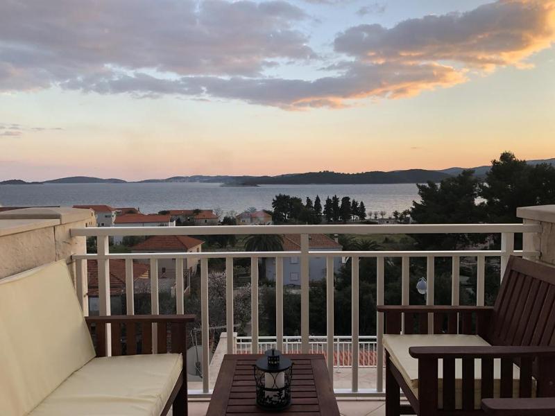 One-Bedroom Apartment with Terrace and Sea View image 2