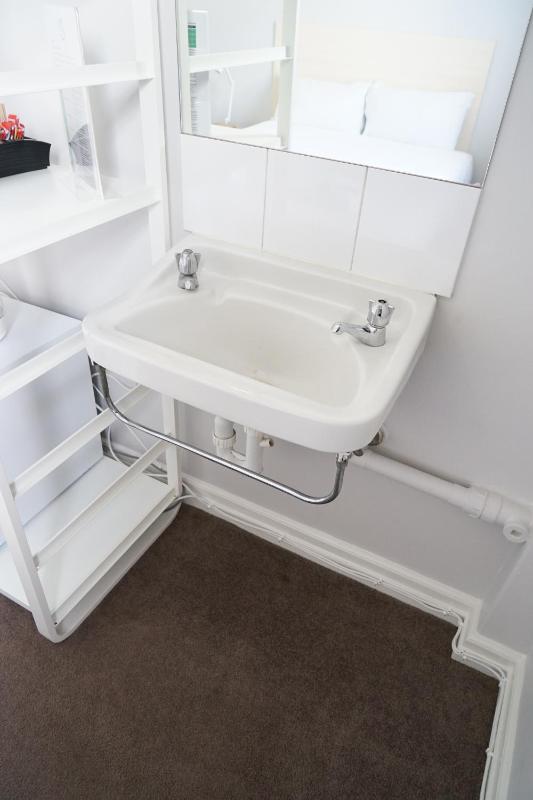 Double Room with Shared Bathroom image 4
