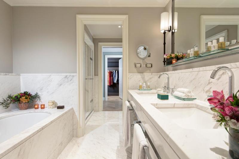 Presidential Suite image 2