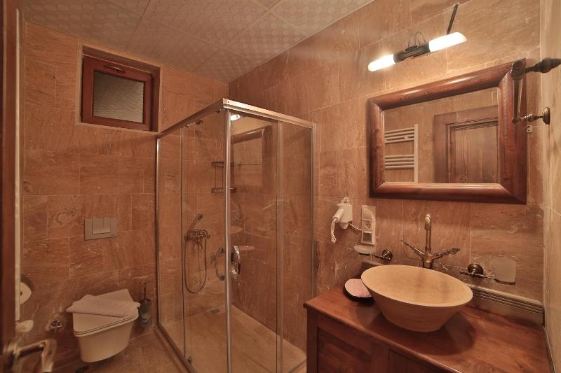 Standard Twin Room image 3
