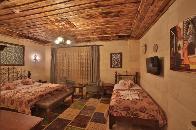 Triple Room with View image 3