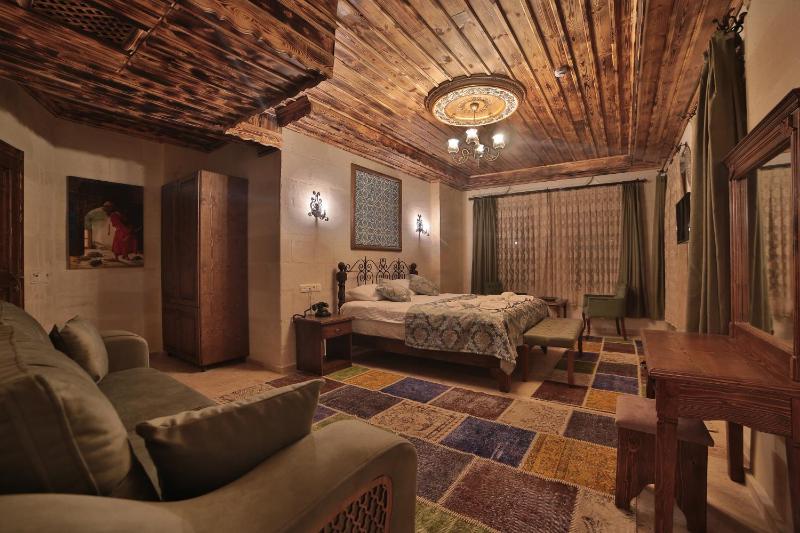 Deluxe King Room image 4