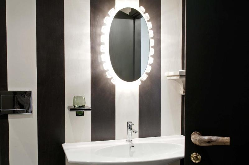 Deluxe Double Room image 2