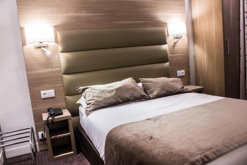 Double Room with Bath image 1