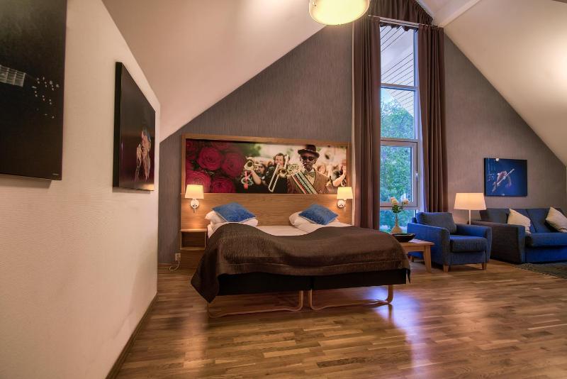 Family Room image 1