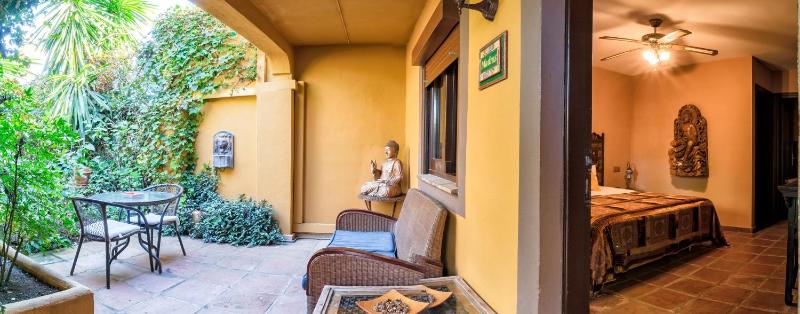 King Room with Garden View image 3