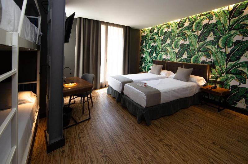 Málaga Premium Hotel - image 3
