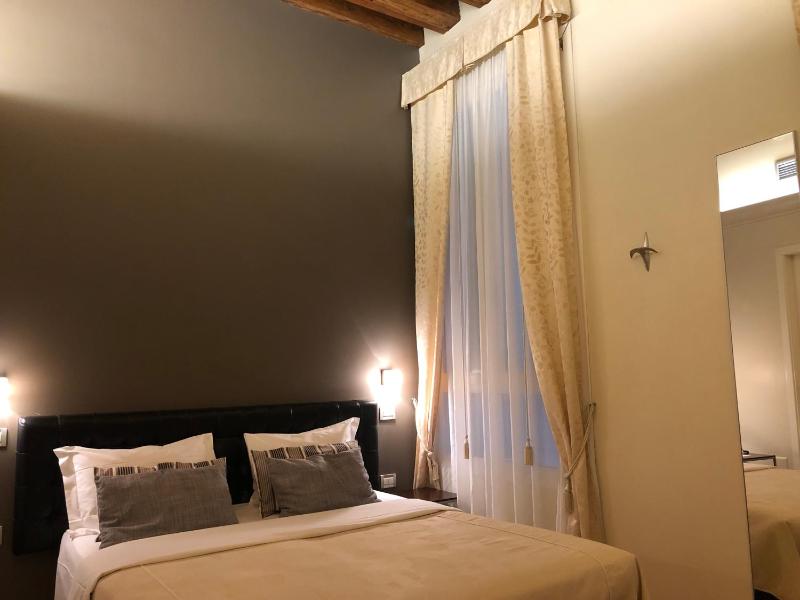 Standard Double Room image 3