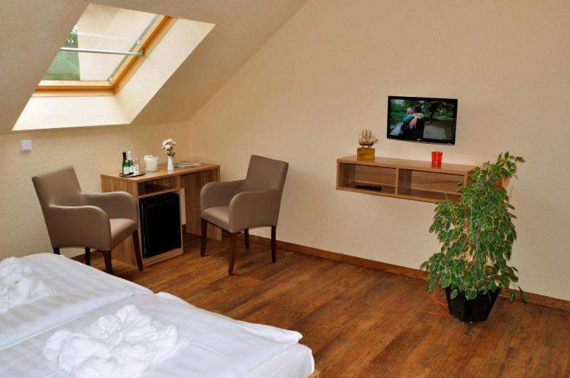 Double Room image 4