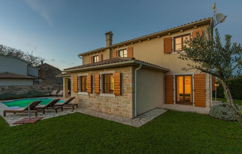 Four-Bedroom Villa with Private Pool and Sauna image 3