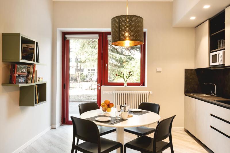 One-Bedroom Apartment image 4