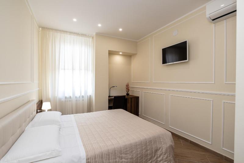 Deluxe Double Room with Castle View image 4