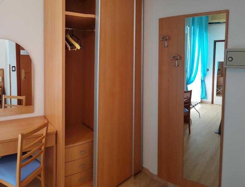 Double Room with Balcony image 3