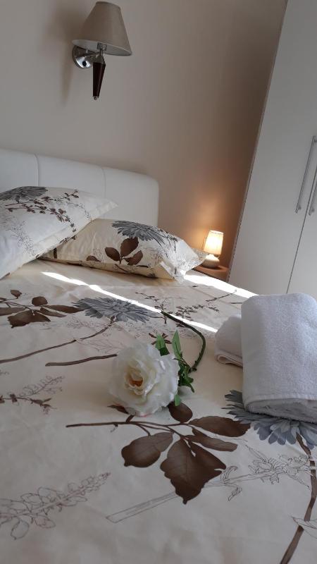 One-Bedroom Apartment image 2