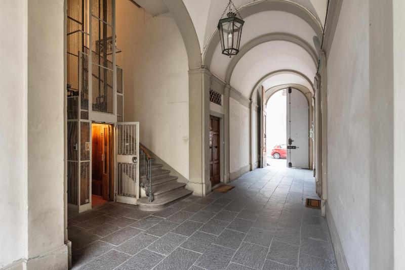 One-Bedroom Apartment - 10, Via Venezia image 4