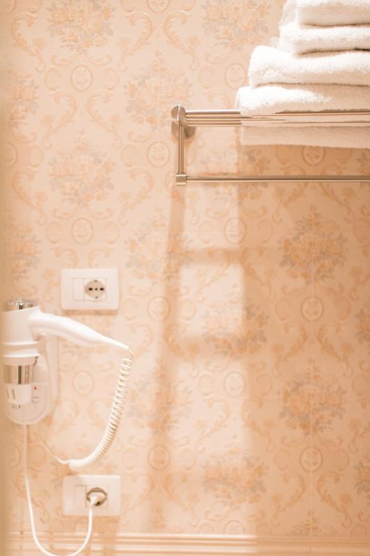 Deluxe Double or Twin Room with Balcony image 4