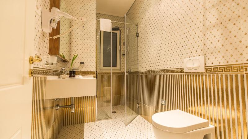 Superior Queen Room image 3