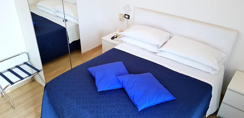 Small Double Room image 2
