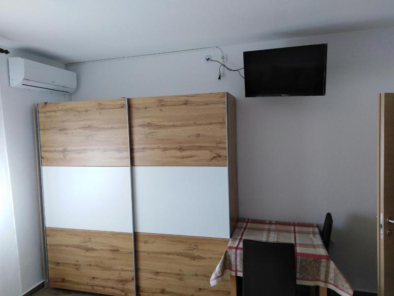 Apartments Nediljko & Mila - image 17