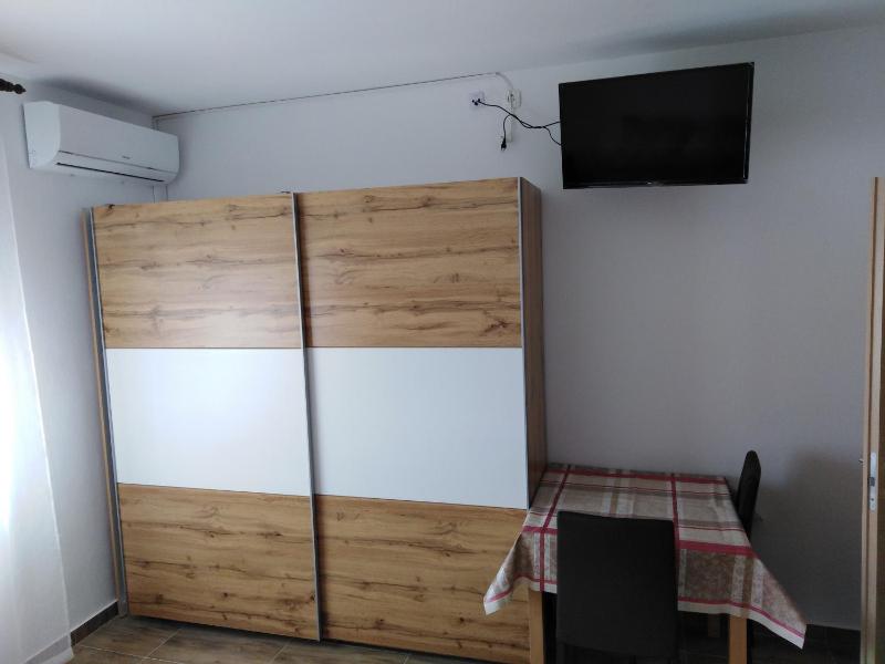 Studio Apartment image 4