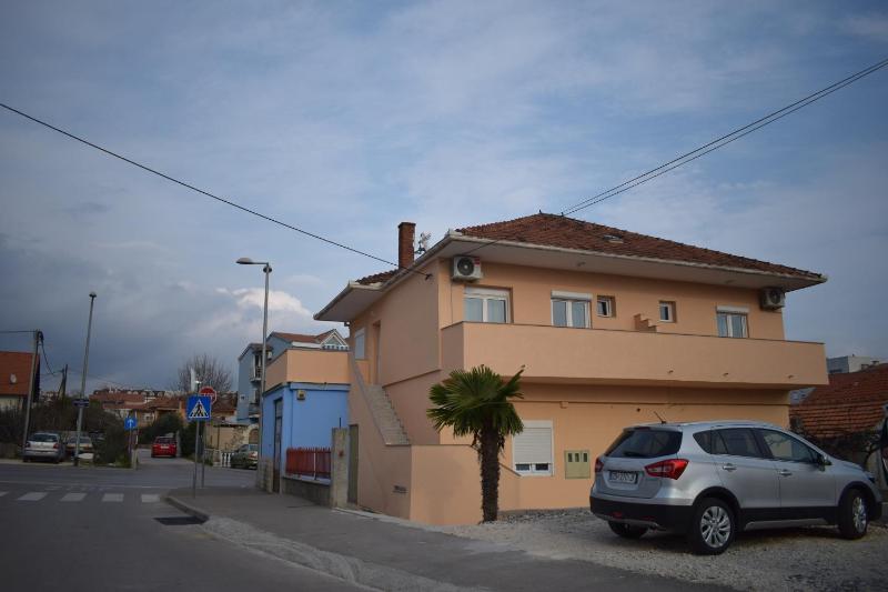 Apartments Nediljko & Mila - image 1