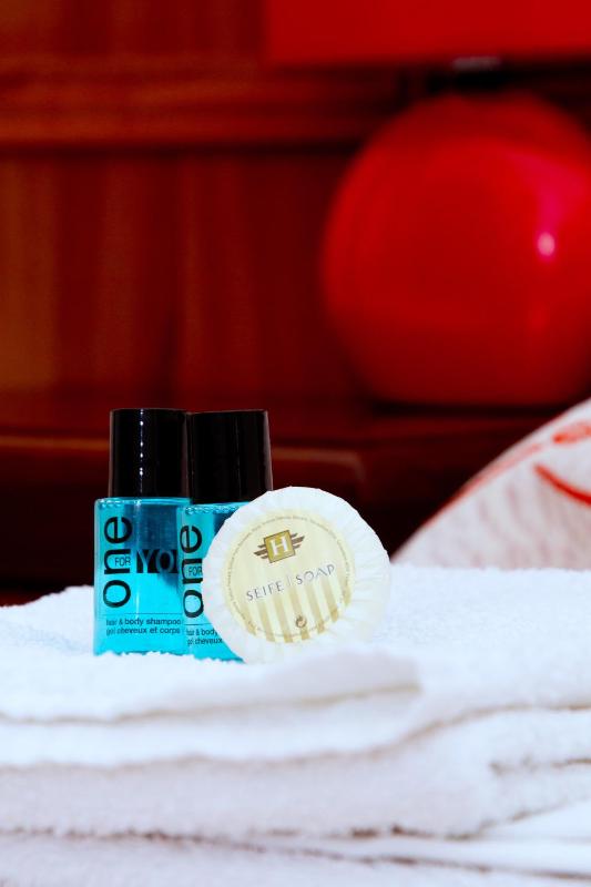 Double Room with Shared Bathroom image 3