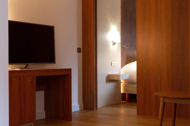 Family Room image 1