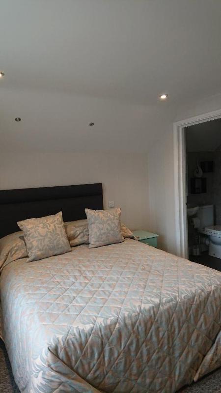 Grove House - Woodbridge - image 12